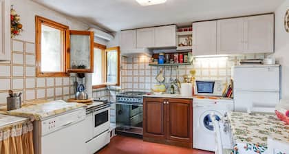 Cozy Detached House, Wide Garden, Wifi
