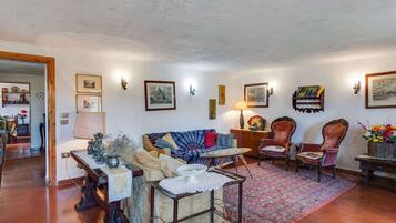 Cottage | Living area