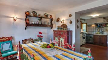 Cottage | Dining