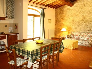 Dining - Idyllic Tuscan Hideaway With Pool and spa (Sesto Fiorentino)