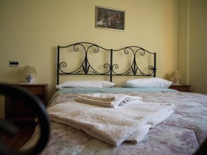 2 bedrooms, bed sheets - Belvilla by OYO Holiday Home in Pacaino With Pool (Paciano)