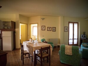 Dining - Belvilla by OYO Holiday Home in Pacaino With Pool (Paciano)