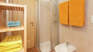 Apartment | Bathroom - Sun-Drenched Holiday Home near Feltre in Dolomites (Cesiomaggiore)