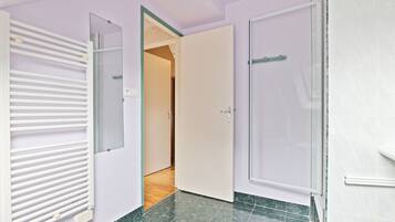 House | Bilik Mandi | Pancuran mandi