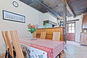 House | Dining - Charming Child-friendly Holiday Home (La Boussac)