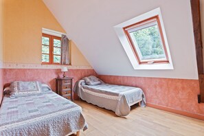 Maison | 3 chambres, ameublement personnalisé, fer et planche à repasser
