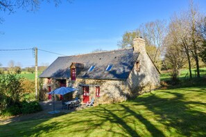 Exterior - Charming Child-friendly Holiday Home (La Boussac)