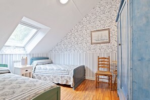 House | 3 bedrooms, individually furnished, iron/ironing board - Charming Child-friendly Holiday Home (La Boussac)