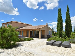 Exterior - Modern Villa in Montbrun-des-corbières With Private Pool (Montbrun-des-Corbières)
