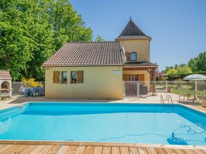 Outdoor pool - Cozy Villa in Saint-martin-le-redon With Private Pool (Saint-Martin-le-Redon)