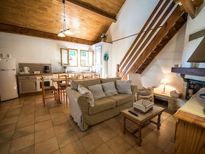 Living room - Cozy Villa in Saint-martin-le-redon With Private Pool (Saint-Martin-le-Redon)
