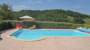 Outdoor pool - Cosy Holiday Home With Shared Heated Pool and Stunning Views (Saint-Amans-du-Pech)