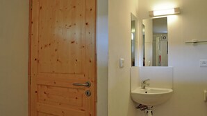 Bathroom - Cosy Holiday Home With Shared Heated Pool and Stunning Views (Saint-Amans-du-Pech)