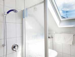 Apartment | Bathroom | Shower