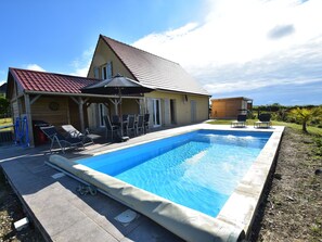 Exterior - Ideal Family Home With Modern Comforts, Private Swimming Pool and Beautiful View (Châtres)