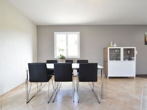 Dining - Ideal Family Home With Modern Comforts, Private Swimming Pool and Beautiful View (Châtres)
