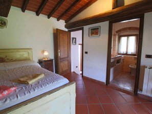 House | 2 bedrooms, individually furnished, cribs/infant beds - Rural Agritourismo With Panoramic Swimming Pool (Castelfranco Piandisco)