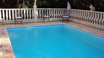 Seasonal outdoor pool, sun loungers