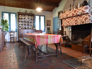 Dining - Cozy Holiday Home in Saint-gervais With Beach Near (Saint-Gervais)