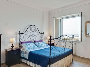House | 1 bedroom, individually furnished, bed sheets - Holiday Home in Carrara by the Sea (Carrara)
