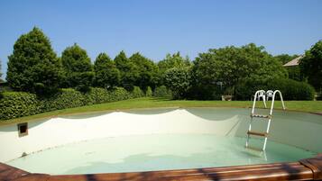 Bồn tắm spa ngoài trời