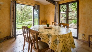 Dining - Villa on Large Grounds With Private Pool, Tennis Court and Beautiful View (Les Arcs-sur-Argens)