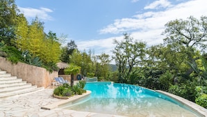 Outdoor pool - Villa on Large Grounds With Private Pool, Tennis Court and Beautiful View (Les Arcs-sur-Argens)