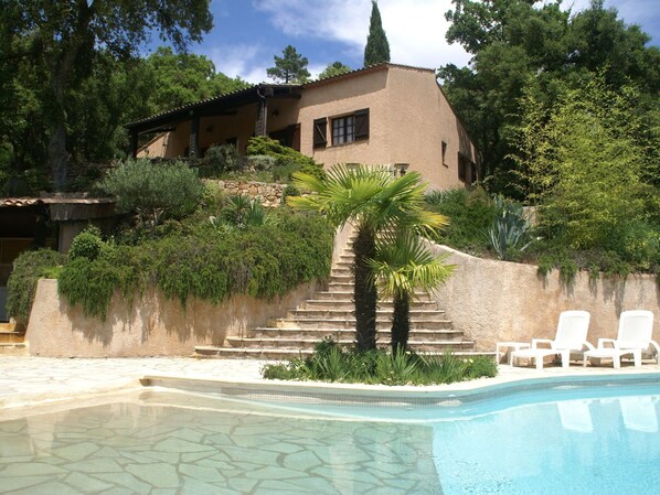 Villa | Exterior - Villa on Large Grounds With Private Pool, Tennis Court and Beautiful View (Les Arcs-sur-Argens)