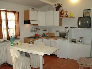 Cottage | Private kitchen | Fridge, microwave, dishwasher