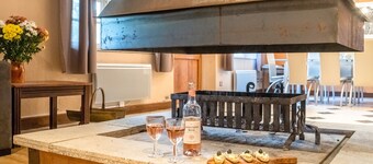 Stone House St Denis With Pool & Views