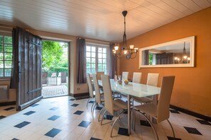 Villa | Dining - Stone House St Denis With Pool & Views (Saint-Denis)