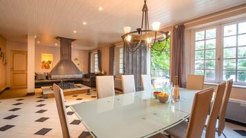 Villa | Tempat makan