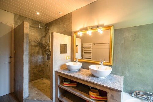Stone House St Denis With Pool & Views