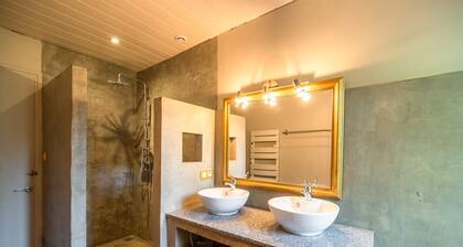 Stone House St Denis With Pool & Views