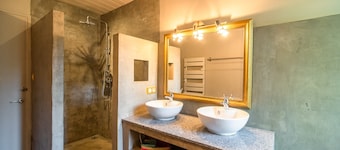 Stone House St Denis With Pool & Views