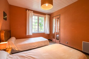 Villa - Stone House St Denis With Pool & Views (Saint-Denis)