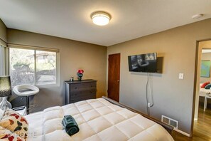 3 chambres, fer et planche à repasser, Wi-Fi, draps fournis