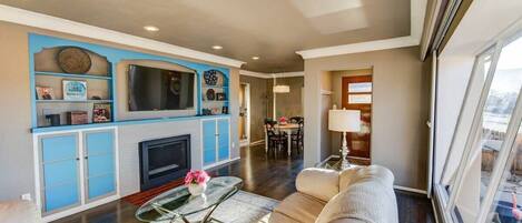 TV, fireplace, offices