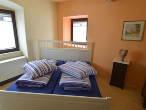 House | 6 bedrooms, bed sheets - Charming Holiday Home in Neumagen-dhron (Neumagen-Dhron)