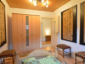 House | 6 bedrooms, bed sheets - Charming Holiday Home in Neumagen-dhron (Neumagen-Dhron)