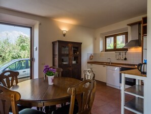 House | Private kitchen | Highchair - Belvilla by OYO Casa Sole (Pescia)