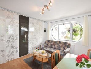 Bungalow | Dining - Vintage Bungalow in Neubukow in Meeresnaehe (Neubukow)