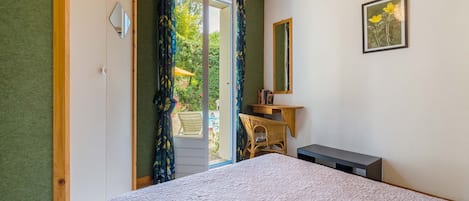 House | 3 bedrooms, individually furnished