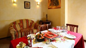 Dining - Farmhouse in Pupaggi With Pool, Terrace, Garden, Bicycles (Sellano)