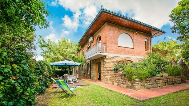 Exterior - Splendid Holiday Home in Altopascio With Garden (Altopascio)