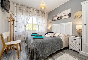 4 bedrooms, desk, iron/ironing board, travel crib - Villa 300 m beach, indoor pool, sea view , 4 bedrooms, 3 bathrooms, option SPA (Moguériec)