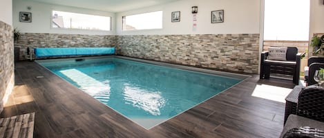 Indendørs pool, opvarmet pool