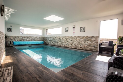 Villa 300 m beach, indoor pool, sea view , 4 bedrooms, 3 bathrooms, option SPA