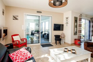 Smart TV, fireplace, DVD player, foosball - Villa 300 m beach, indoor pool, sea view , 4 bedrooms, 3 bathrooms, option SPA (Moguériec)