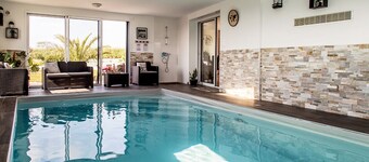 Villa 300 m beach, indoor pool, sea view , 4 bedrooms, 3 bathrooms, option SPA